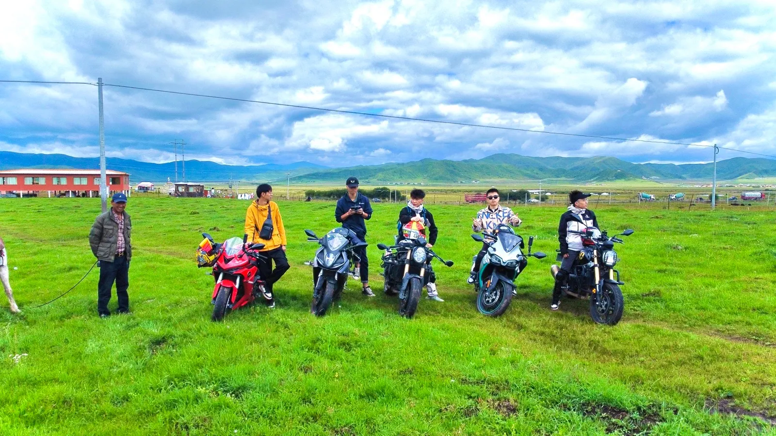 800 Kilometers, Two Sleeps, Zero Vacation Days: How Chengdu Locals Ride to the Tibetan Plateau on a Weekend