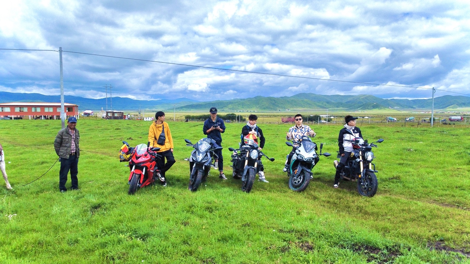 800 Kilometers, Two Sleeps, Zero Vacation Days: How Chengdu Locals Ride to the Tibetan Plateau on a Weekend
